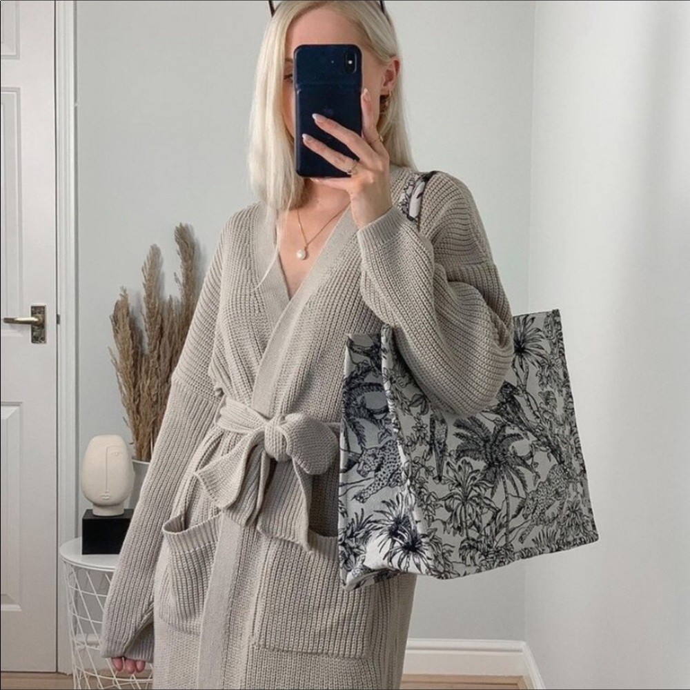 LAST 1️⃣—NWT H&M Big Tote Dior Style Bag - Picture 6 of 16